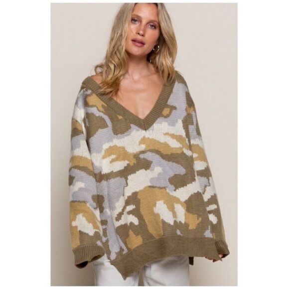 𝅺V-NECK Sweater In camouflage - Picture 1 of 12